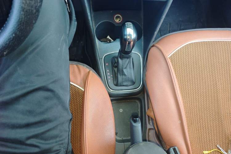 Used Volkswagen Polo 2014 1.6L Automatic Comfort Edition Gear Lever