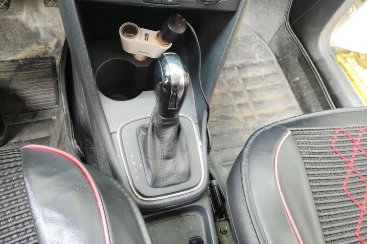 Used Volkswagen Polo 2014 1.4L Automatic Comfort Edition Gear Lever