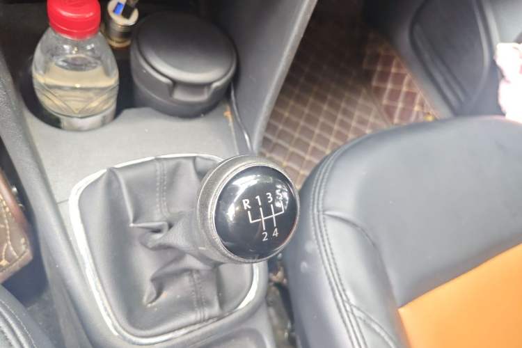 Used Volkswagen Polo 2014 1.4L Manual Comfort Edition Gear Lever