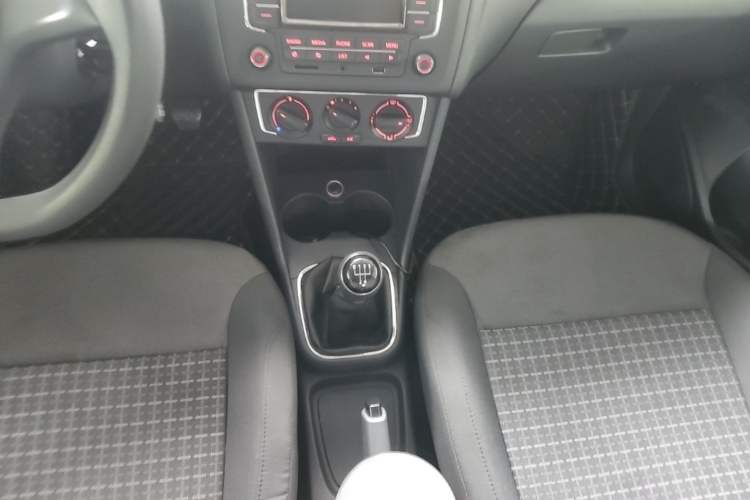 Used Volkswagen Polo 2014 1.4L Manual Comfort Edition Gear Lever