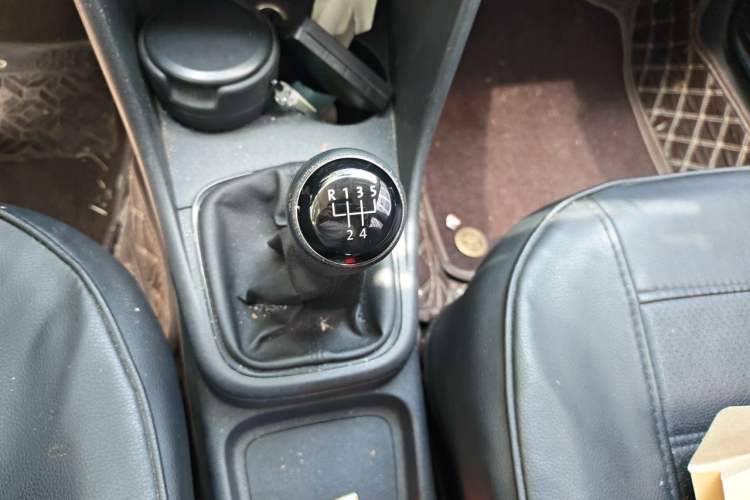 Used Volkswagen Polo 2014 1.4L Manual Fashion Edition Gear Lever