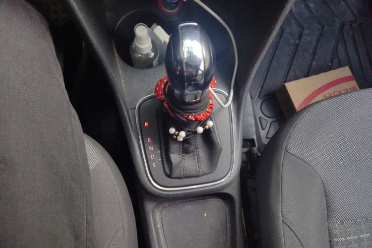 Used Volkswagen Polo 2014 1.6L Automatic Comfort Edition Gear Lever