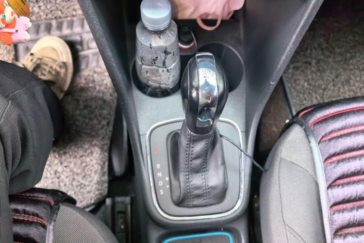 Used Volkswagen Polo 2014 1.6L Automatic Comfort Edition Gear Lever