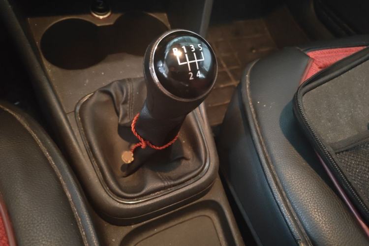Used Volkswagen Polo 2014 1.4L Manual Fashion Edition Gear Lever