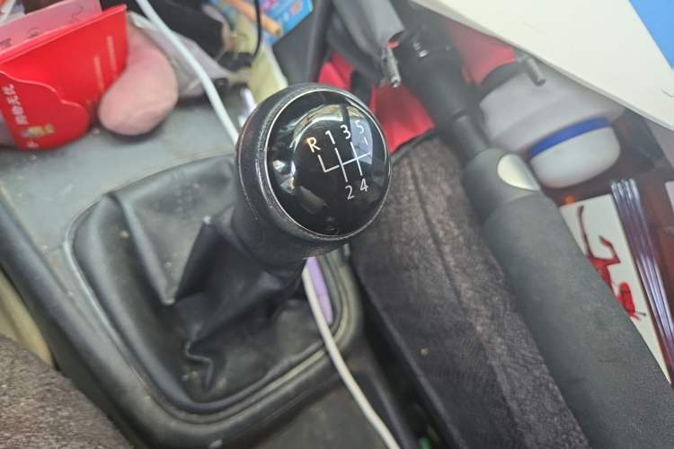 Used Volkswagen Polo 2014 1.4L Manual Fashion Edition Gear Lever