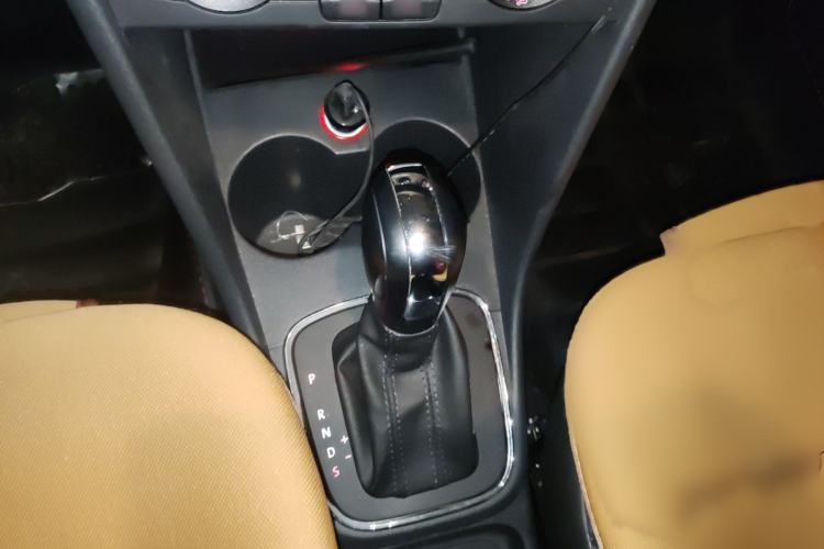 Used Volkswagen Polo 2014 1.6L Automatic Comfort Edition Gear Lever