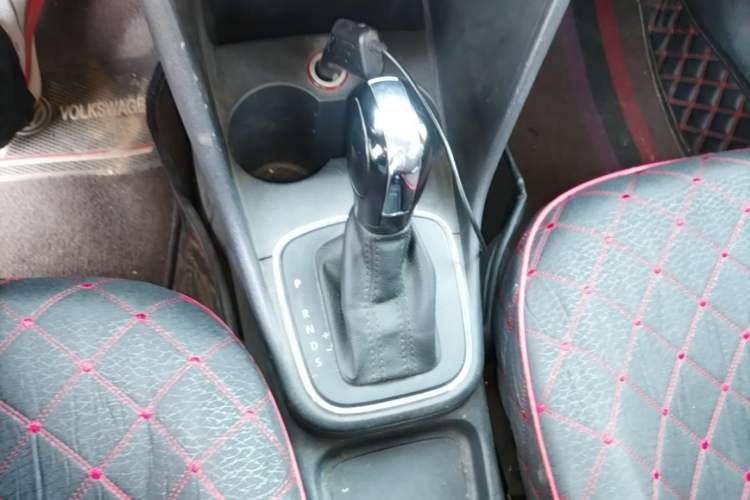 Used Volkswagen Polo 2014 1.4L Automatic Comfort Edition Gear Lever