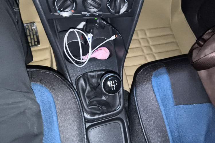 Used Volkswagen Polo 2014 1.4L Manual Fashion Edition Gear Lever
