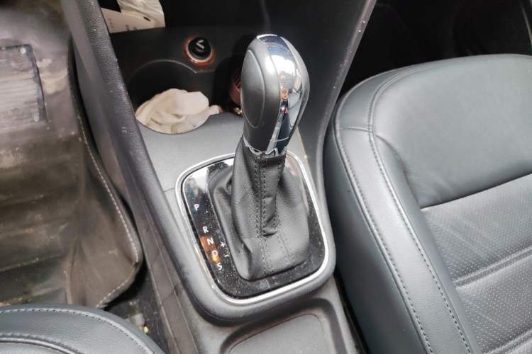 Used Volkswagen Polo 2014 1.6L Automatic Luxury Edition Gear Lever