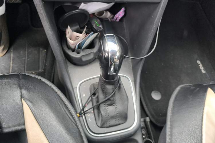 Used Volkswagen Polo 2014 1.6L Automatic Comfort Edition Gear Lever