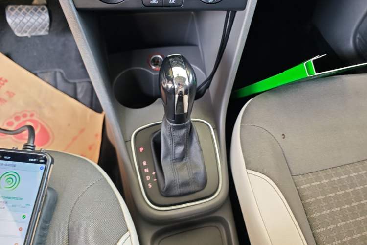 Used Volkswagen Polo 2014 1.4L Automatic Comfort Edition Gear Lever