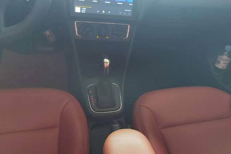 Used Volkswagen Polo 2014 1.4L Automatic Comfort Edition Gear Lever