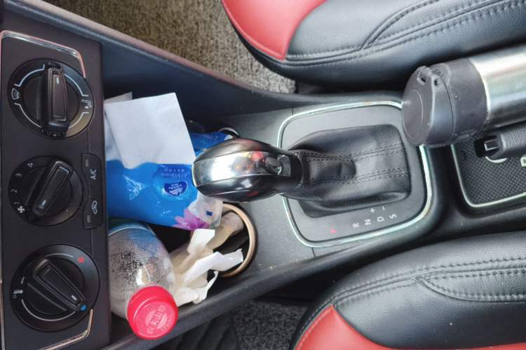 Used Volkswagen Polo 2014 1.6L Automatic Comfort Edition Gear Lever