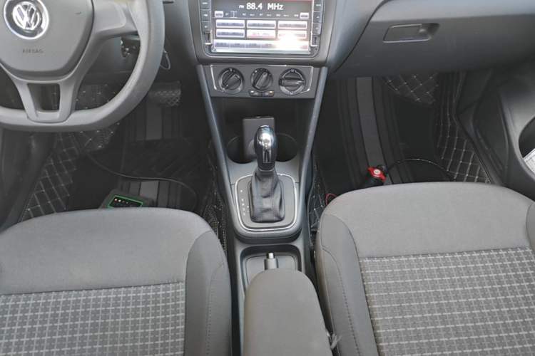 Used Volkswagen Polo 2014 1.6L Automatic Comfort Edition Gear Lever