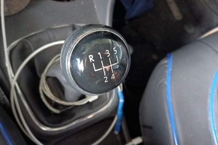 Used Volkswagen Polo 2014 1.4L Manual Fashion Edition Gear Lever