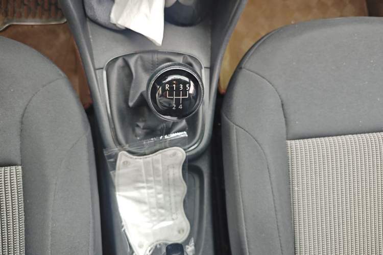 Used Volkswagen Polo 2014 1.4L Manual Fashion Edition Gear Lever