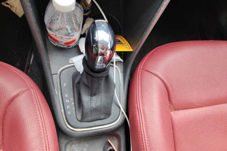 Used Volkswagen Polo 2014 1.4L Automatic Comfort Edition Gear Lever