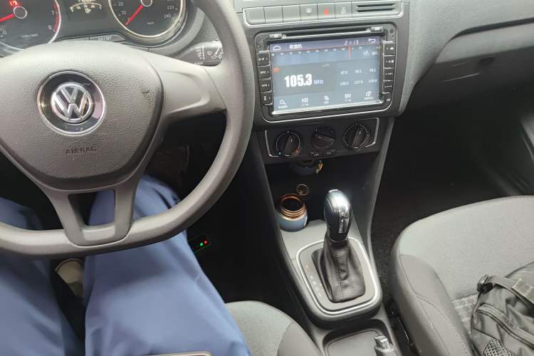 Used Volkswagen Polo 2014 1.6L Automatic Comfort Edition Gear Lever