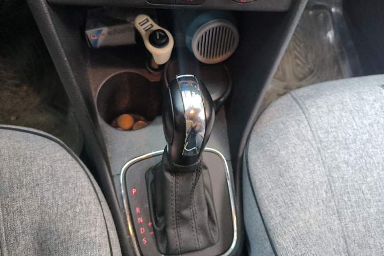 Used Volkswagen Polo 2014 1.6L Automatic Comfort Edition Gear Lever