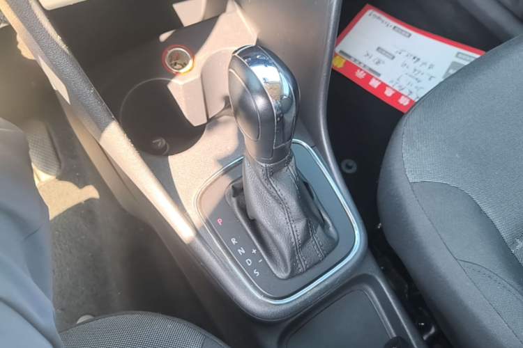 Used Volkswagen Polo 2014 1.4L Automatic Comfort Edition Gear Lever