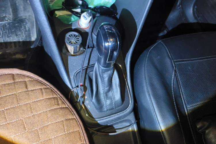 Used Volkswagen Polo 2014 1.6L Automatic Comfort Edition Gear Lever