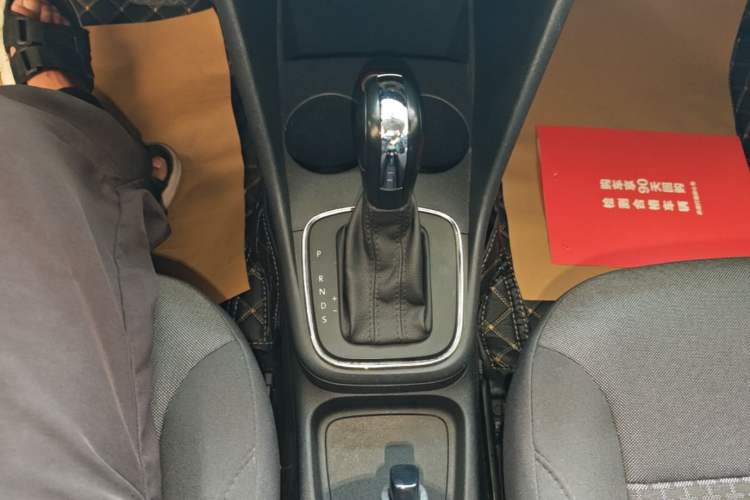 Used Volkswagen Polo 2014 1.4L Automatic Comfort Edition Gear Lever
