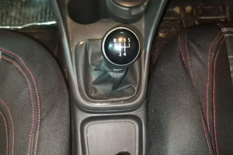 Used Volkswagen Polo 2014 1.4L Manual Fashion Edition Gear Lever