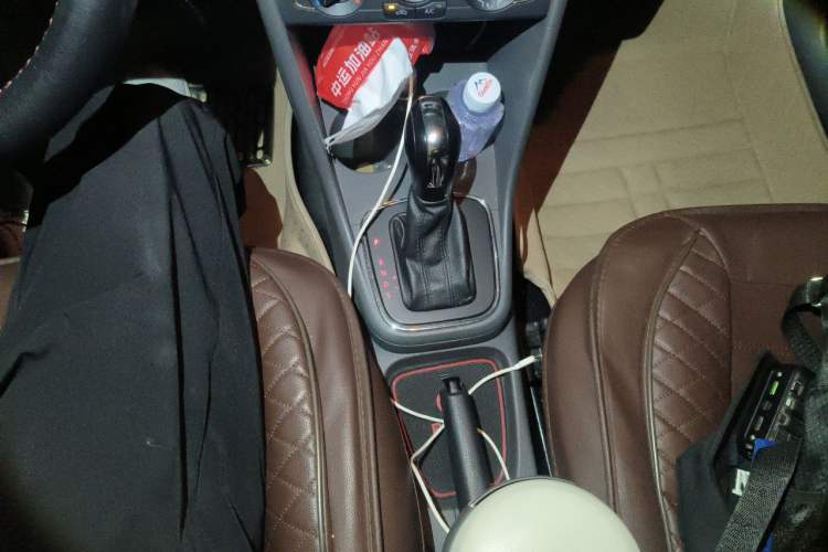 Used Volkswagen Polo 2014 1.4L Automatic Comfort Edition Gear Lever