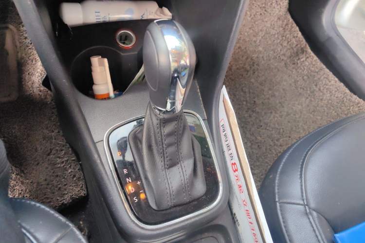 Used Volkswagen Polo 2014 1.4L Automatic Luxury Edition Gear Lever