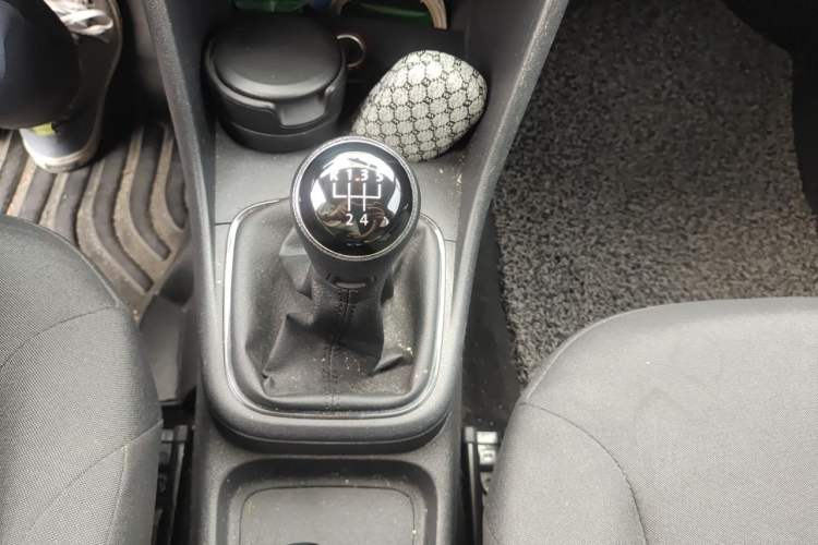 Used Volkswagen Polo 2014 1.4L Manual Fashion Edition Gear Lever