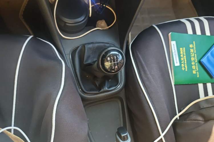Used Volkswagen Polo 2014 1.4L Manual Fashion Edition Gear Lever