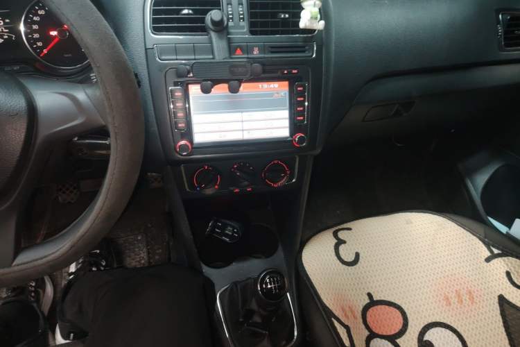 Used Volkswagen Polo 2014 1.6L Manual Comfort Edition Gear Lever