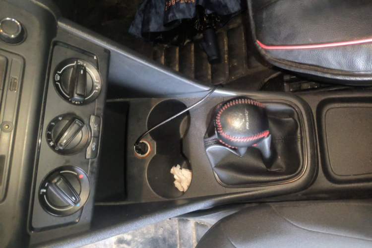Used Volkswagen Polo 2014 1.4L Manual Fashion Edition Gear Lever