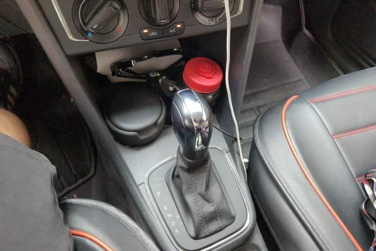 Used Volkswagen Polo 2014 1.4L Automatic Comfort Edition Gear Lever