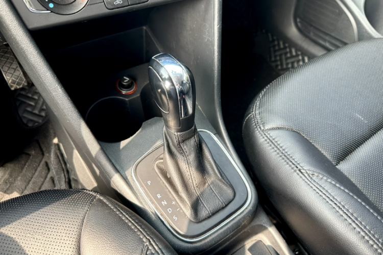 Used Volkswagen Polo 2014 1.4L Automatic Comfort Edition Gear Lever