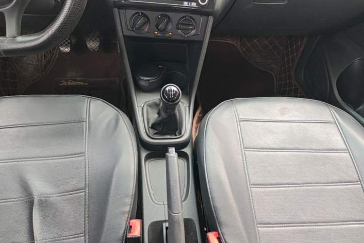Used Volkswagen Polo 2014 1.4L Manual Fashion Edition Gear Lever