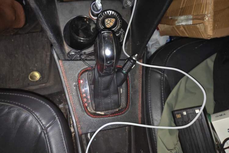 Used Volkswagen Polo 2014 1.6L Automatic Luxury Edition Gear Lever