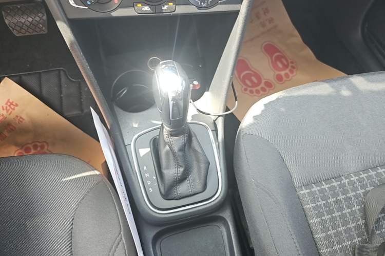 Used Volkswagen Polo 2014 1.4L Automatic Comfort Edition Gear Lever
