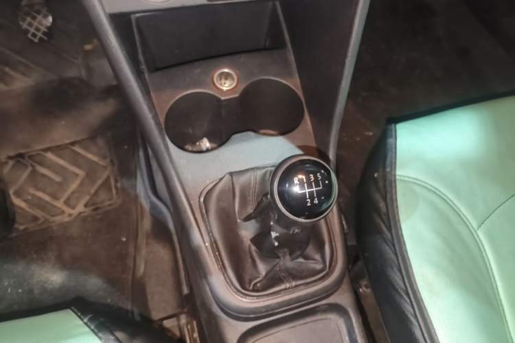 Used Volkswagen Polo 2014 1.4L Manual Fashion Edition Gear Lever