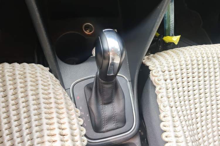 Used Volkswagen Polo 2014 1.6L Automatic Comfort Edition Gear Lever