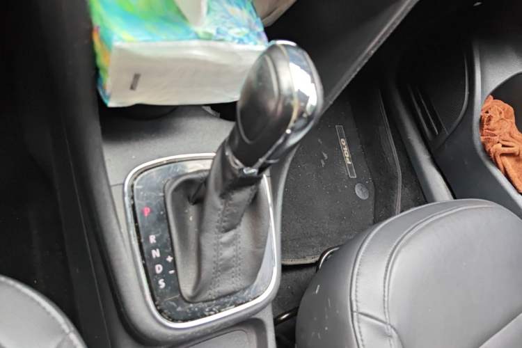 Used Volkswagen Polo 2014 1.6L Automatic Luxury Edition Gear Lever