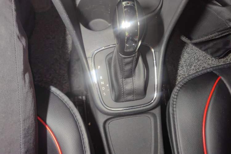 Used Volkswagen Polo 2014 1.4L Automatic Comfort Edition Gear Lever