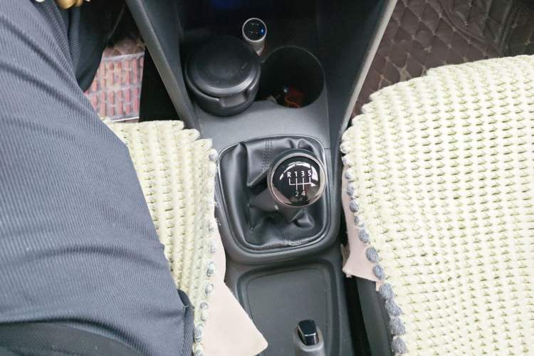 Used Volkswagen Polo 2014 1.4L Manual Fashion Edition Gear Lever