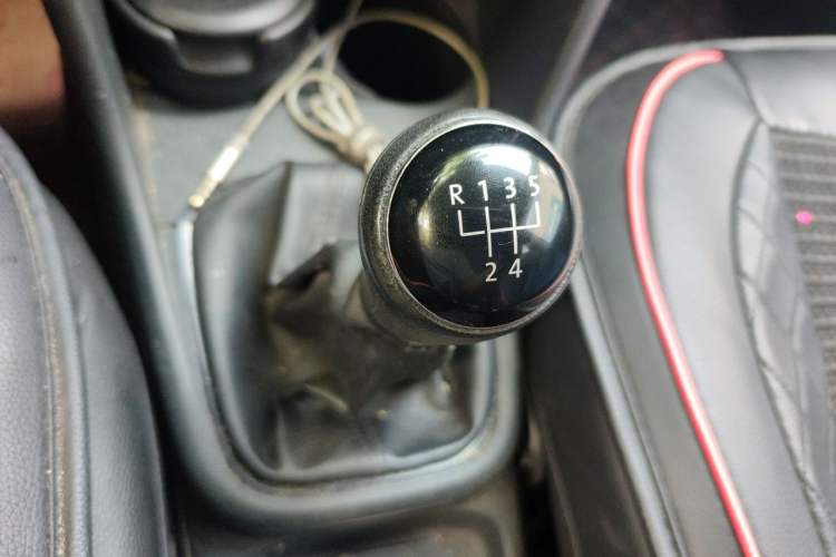 Used Volkswagen Polo 2014 1.4L Manual Fashion Edition Gear Lever