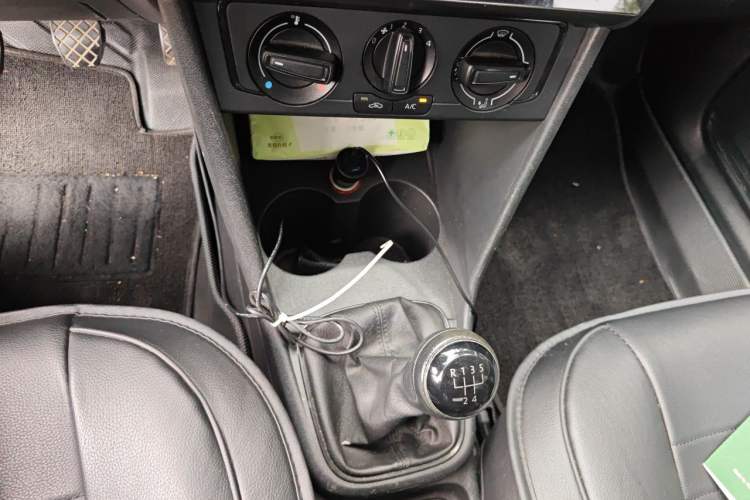 Used Volkswagen Polo 2014 1.4L Manual Fashion Edition Gear Lever