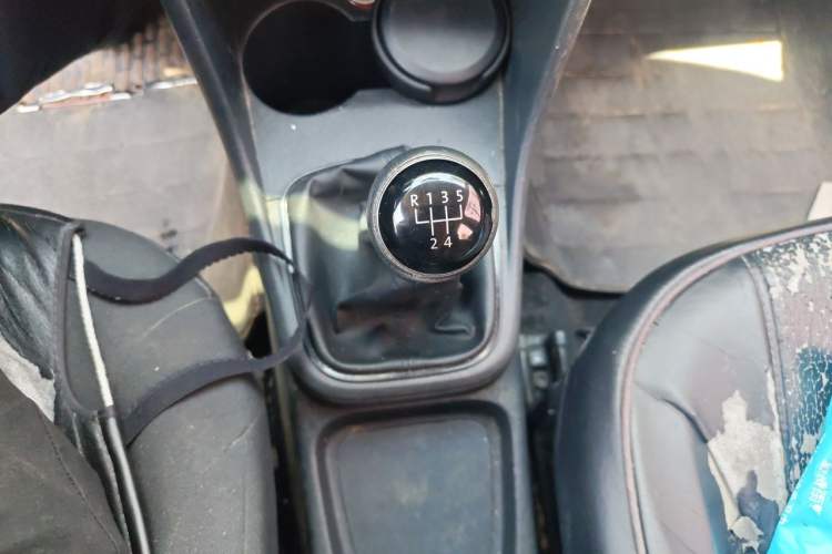 Used Volkswagen Polo 2014 1.4L Manual Fashion Edition Gear Lever
