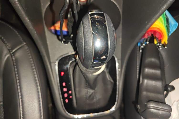 Used Volkswagen Polo 2014 1.6L Automatic Luxury Edition Gear Lever