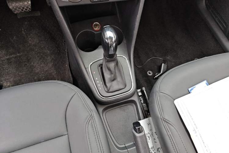 Used Volkswagen Polo 2014 1.4L Automatic Comfort Edition Gear Lever