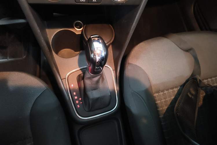 Used Volkswagen Polo 2014 1.6L Automatic Comfort Edition Gear Lever