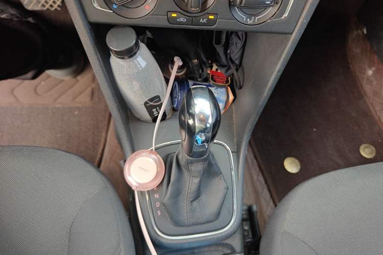 Used Volkswagen Polo 2014 1.4L Automatic Comfort Edition Gear Lever